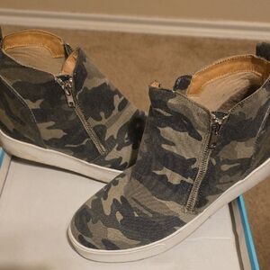Soda Camouflage High-Top Sneakers